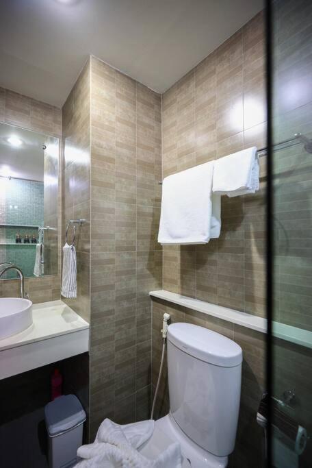 Ferienwohnung Luxury Living In Heart Of Nimman Chiang Mai Exterior foto